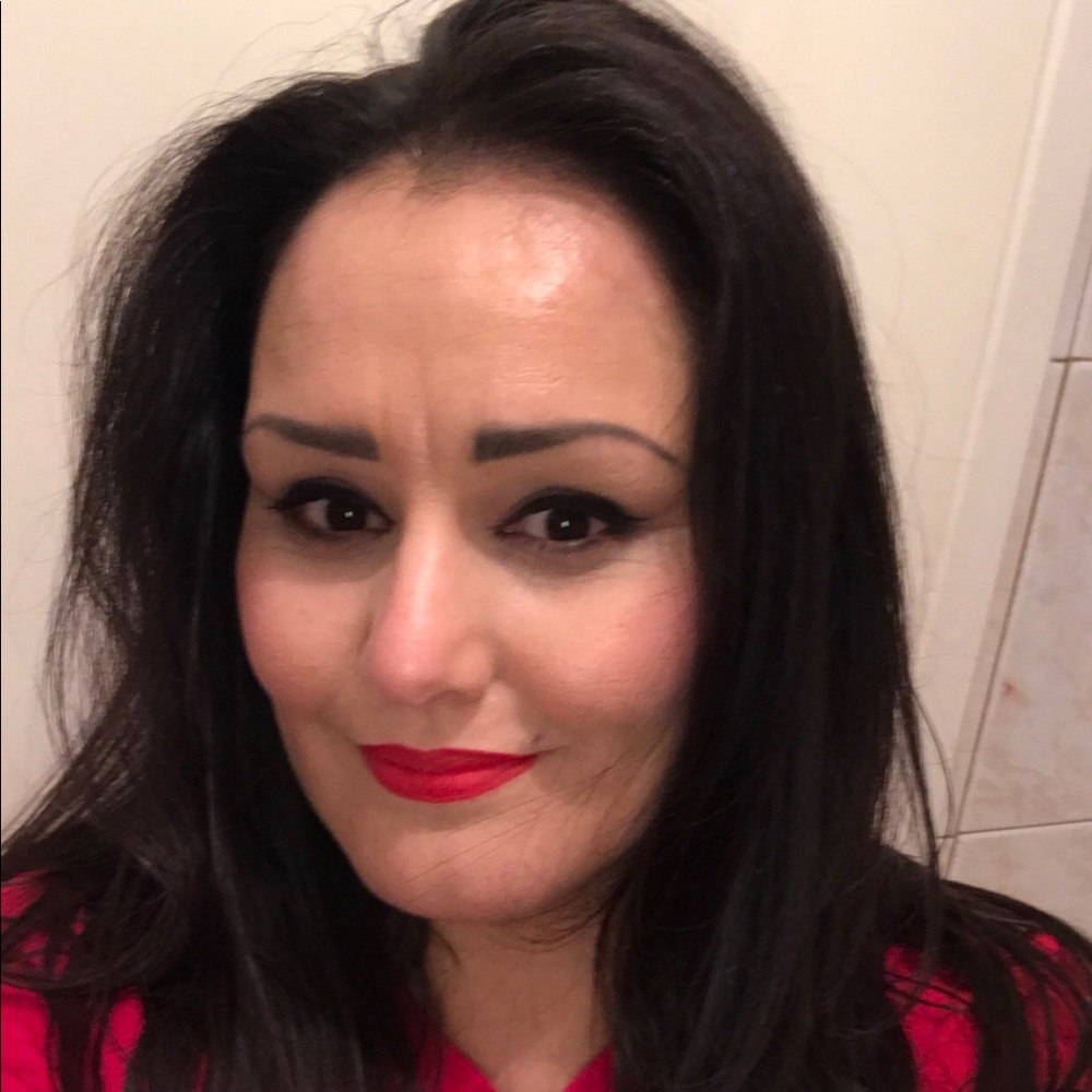 Meet your Posher, Yvette